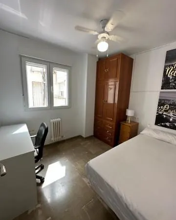 Piso Centrico Amplio Con 5 Dormitorios Y 4 Banos