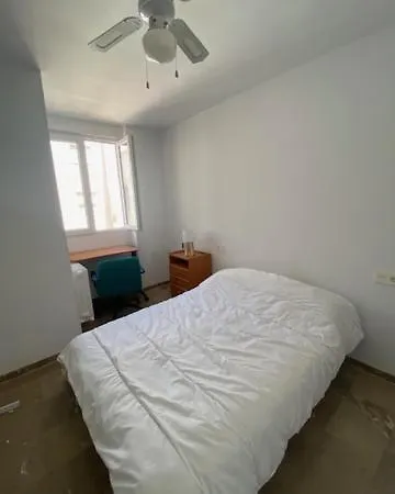 Piso Centrico Amplio Con 5 Dormitorios Y 4 Banos *